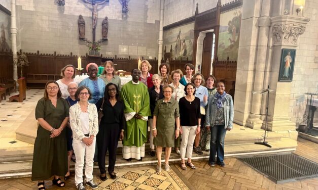 PELERINAGE DES FEMMES/MERES DE CROISSY A VEZELAY